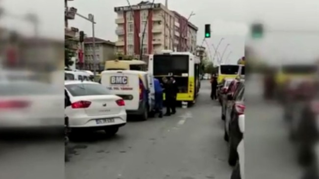 Gaziosmanpaşa’da İETT otobüsü arıza yaptı, trafik durma noktasına geldi